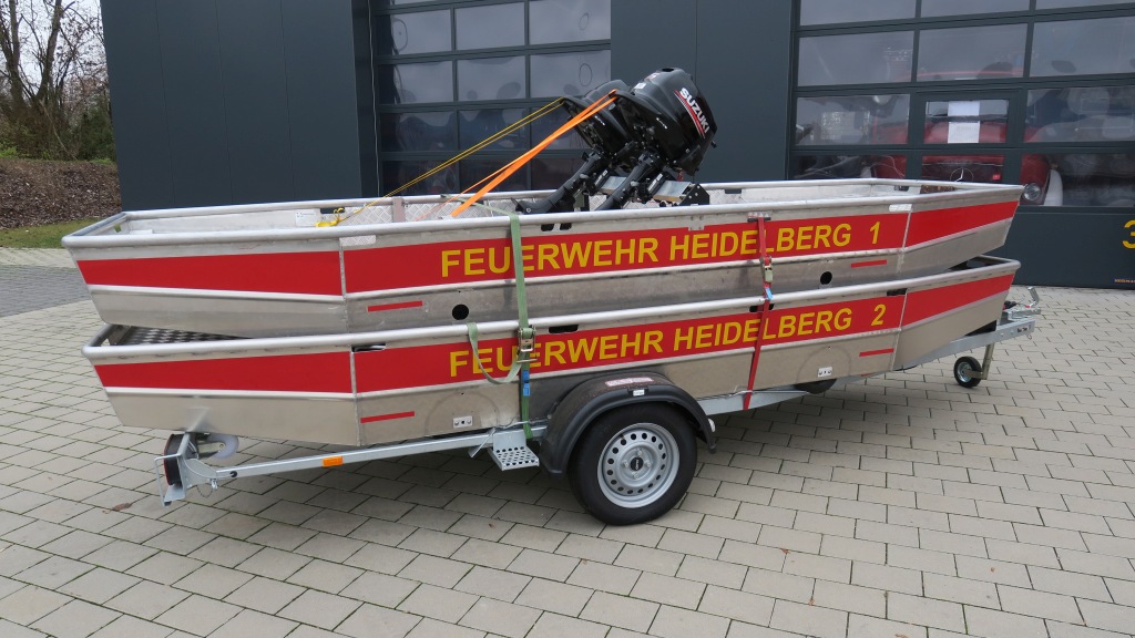 2x Hochwasserboot